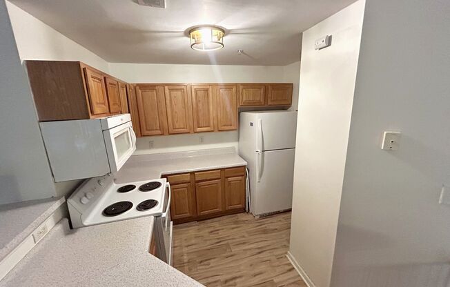 3 beds, 2 baths, $1,900, Unit Unit D