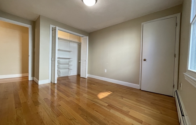 3 beds, 1 bath, 1,288 sqft, $3,400, Unit 44