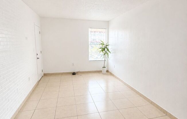 1 bed, 1 bath, 750 sqft, $1,700, Unit A24