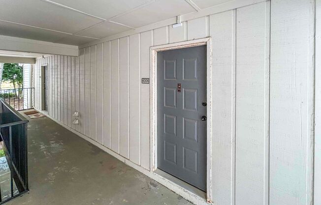 Charming 1 BR/1 BA Condo in Gated Sandy Springs Community – Prime Location!