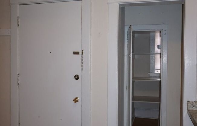 Studio, 1 bath, 360 sqft, $750, Unit 10