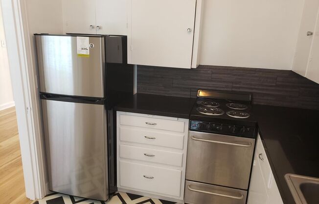 1 bed, 1 bath, 691 sqft, $1,429, Unit 40