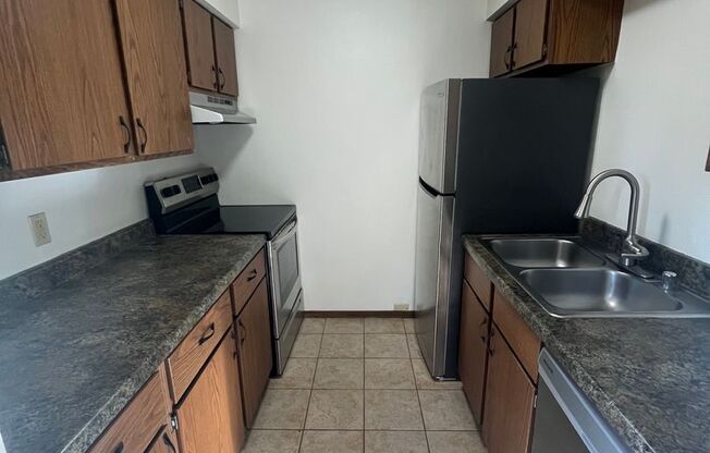 2 beds, 1 bath, 950 sqft, $1,675, Unit 592DC