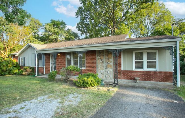 Charming ranch home in Crieve Hall