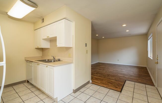 2 beds, 1 bath, 850 sqft, $1,100, Unit Apt. H