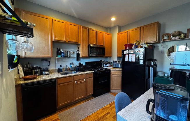 1 bed, 1 bath, $1,300, Unit 4720 #1W