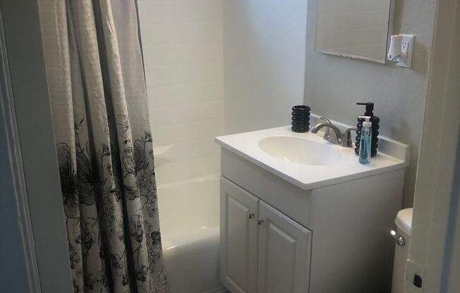 2 beds, 1 bath, 860 sqft, $1,895, Unit 10174D