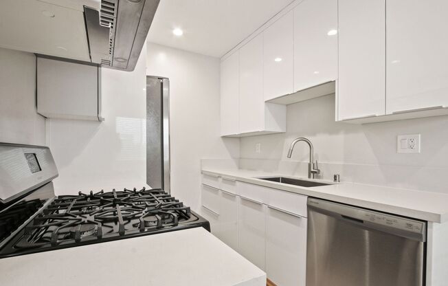 1451 Franklin St in Santa Monica!  Steps to SM Blvd and near the Water Garden.