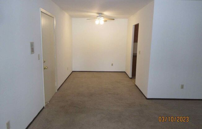 2 beds, 1 bath, $1,075, Unit 15621 - 03