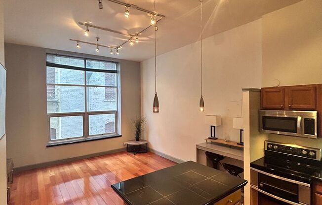 1 bed, 1 bath, $1,325, Unit #416