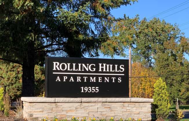 Rolling Hills Monument Sign