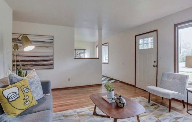 Adorable Woodstock 3 bedroom available for long term lease July 1st!