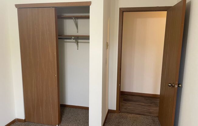 3 beds, 1 bath, 1,040 sqft, $1,695, Unit 3172-303