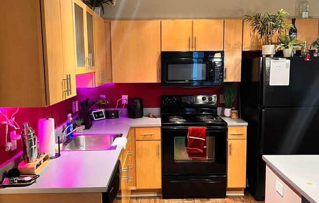 2 beds, 2 baths, $1,660, Unit 408