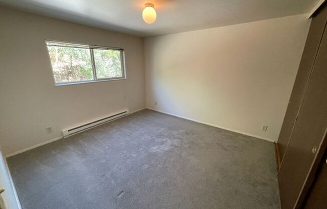 2 beds, 1 bath, 900 sqft, $2,450, Unit 105