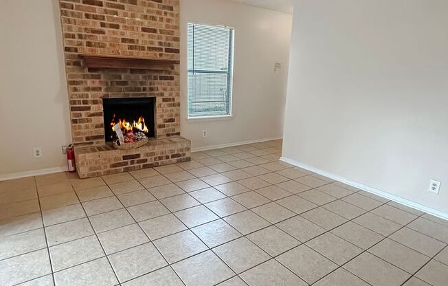 2 beds, 1 bath, $1,100