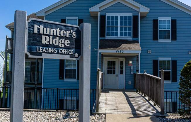 Hunters Ridge Leasing Office, apartments for rent in Kalamazoo, MI near WMU Western Michigan University