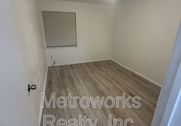 105 PINE MDW DR