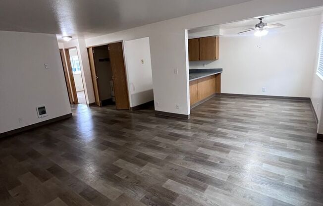 2 beds, 1 bath, 875 sqft, $1,325, Unit 127-21