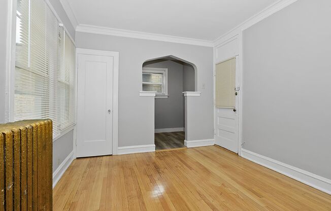 2 beds, 1 bath, $1,800, Unit 953-3