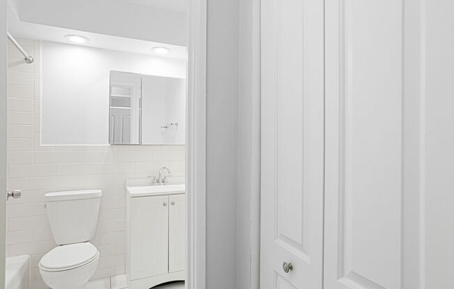 Studio, 1 bath, 275 sqft, $1,350, Unit 341
