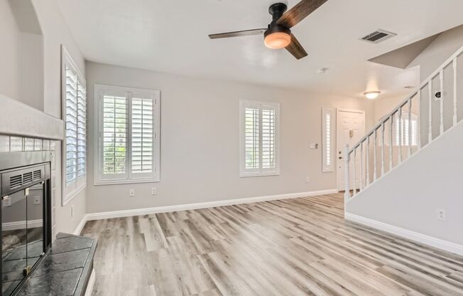 Beautiful and Nicely Remodeled Henderson Townhome!