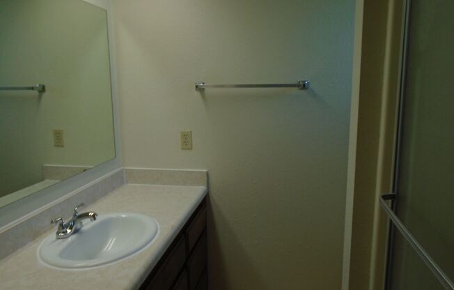 2 beds, 2.5 baths, $1,595, Unit UNIT D