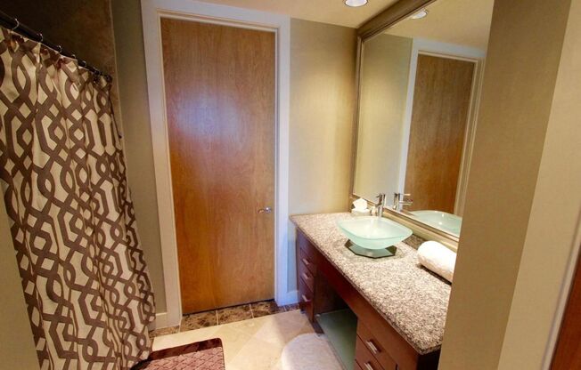 Awesome 2 Bedroom 2.5 Bath Condo in Excellent Location