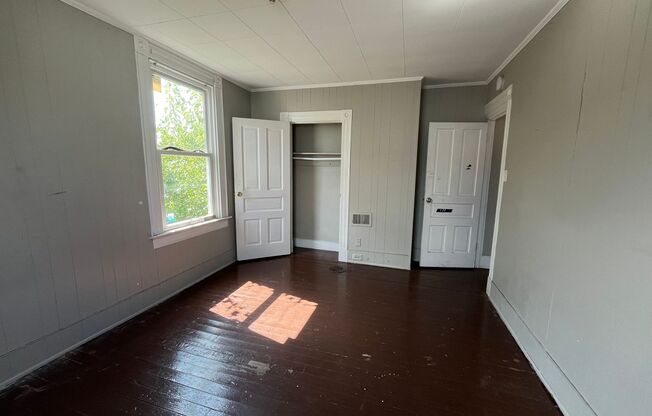 3 beds, 1 bath, $1,350