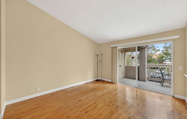 Gated Lake Forest Condo | Pool, Spa, Washer/Dryer & 3 Parking Spaces