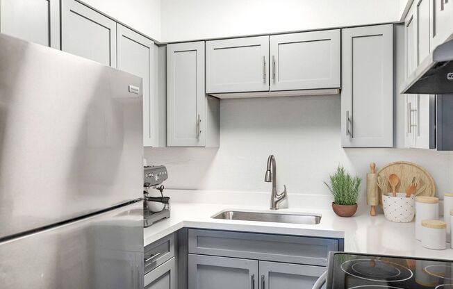 3 beds, 1 bath, 876 sqft, $1,499, Unit 7706-09