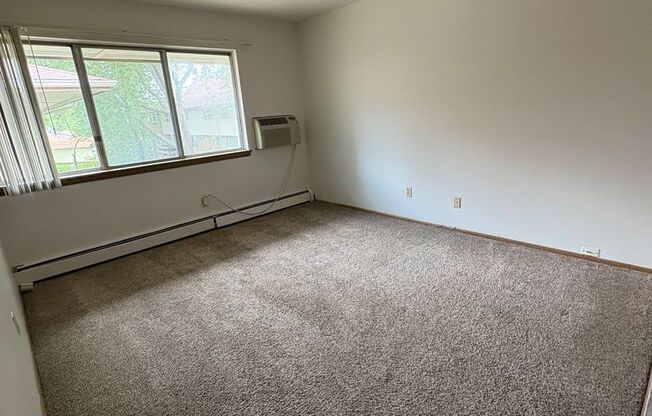 3 beds, 1.5 baths, 1,137 sqft, $1,599, Unit 4058 - 5