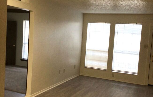 2 beds, 2 baths, 995 sqft, $800, Unit 22