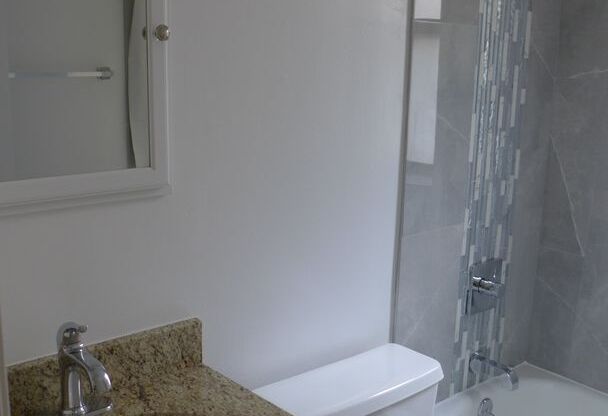 2 beds, 2 baths, 1,000 sqft, $1,995, Unit 806