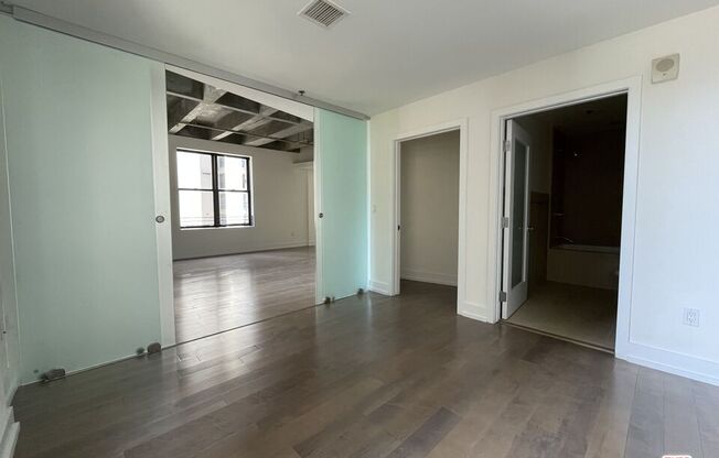 1 bed, 1 bath, 805 sqft, $2,866, Unit 907