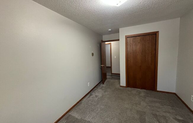 2 beds, 1 bath, $845, Unit 12