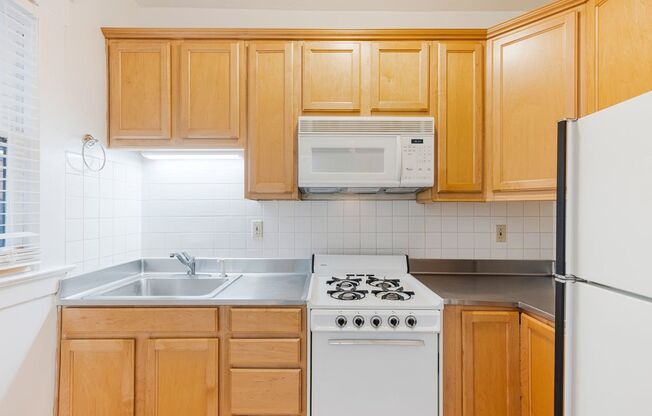 Studio, 1 bath, 440 sqft, $1,025, Unit 3