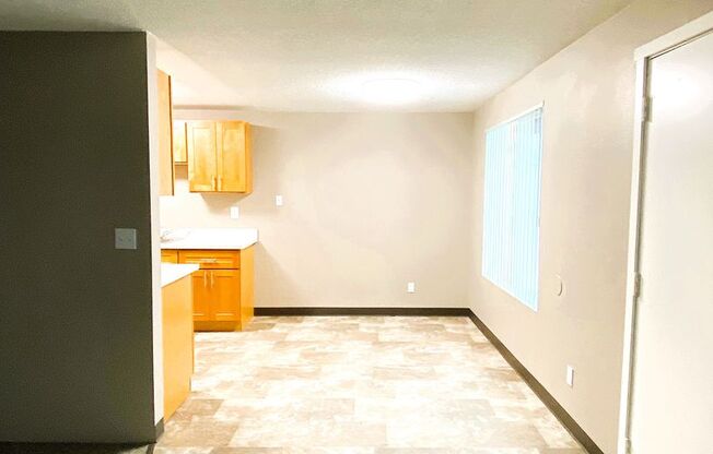2 beds, 1 bath, 830 sqft, $1,285, Unit O-244