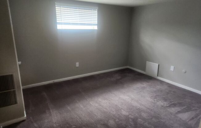 2 beds, 1 bath, 1,047 sqft, $1,425, Unit WG1-4