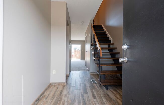 2 beds, 1.5 baths, $1,425, Unit 393 E Buttles Ave Apt. H