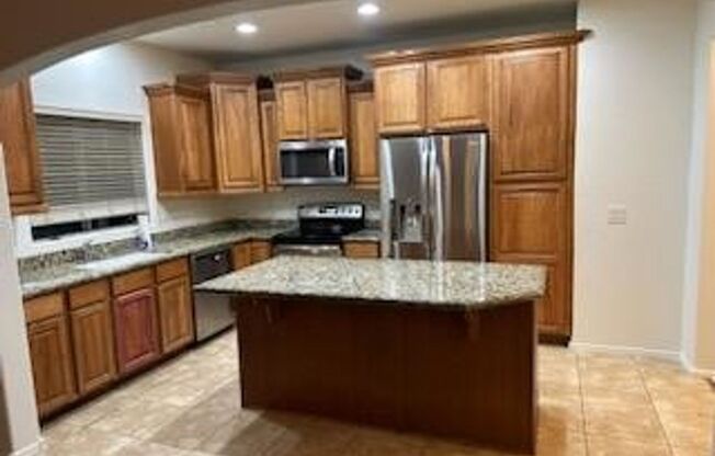 Great 4 bed 2.5 home near community pool!