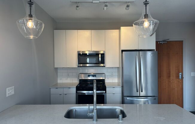 2 beds, 2 baths, 992 sqft, $2,295, Unit 300