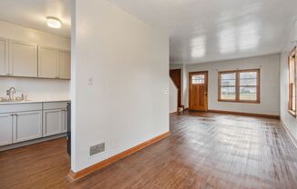 Renovated 2 Bed - 1 Bath Duplex