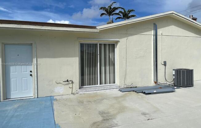 19720 Lenaire Dr