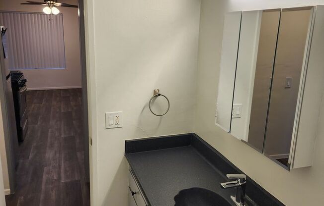 1 bed, 1 bath, 656 sqft, $1,848, Unit 025