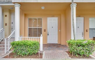 Charming spacious 1 bed 1 bath unit in the serene Village at Sailboat Bend.