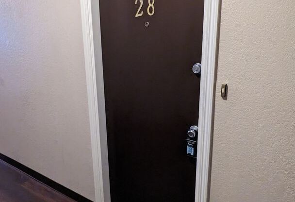 1 bed, 1 bath, 700 sqft, $1,295, Unit #28