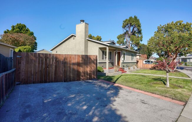 3 Bed / 2 Bath San Mateo home in North Shoreview area. YouTube tour!!