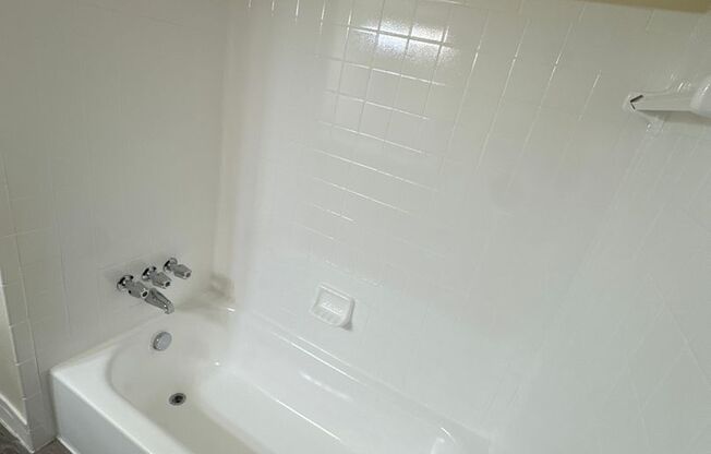 3 beds, 2 baths, 1,300 sqft, $2,400, Unit 3351 #204