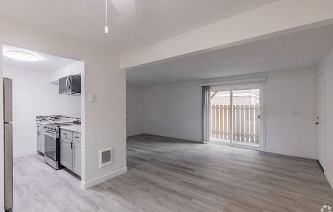 2 beds, 1 bath, 766 sqft, $1,695, Unit 34